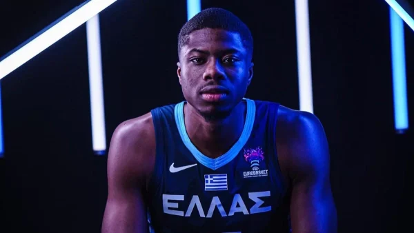 Φουλ ερωτευμένος και ο Κώστας Αντετοκούνμπο - Καστανομάλλα με όμορφες καμπύλες το κορίτσι του νεαρού μπασκετμπολίστα