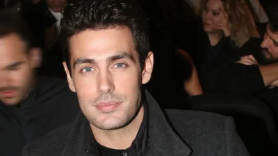 Ο Κώστας Μαρτάκης σε βραδινή του έξοδο