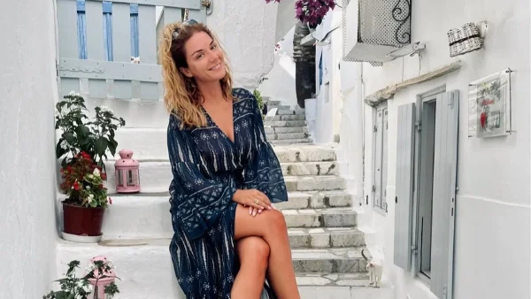 Οι αναλογίες της «ζαλίζουν» - Η Βάσω Λασκαράκη με μαύρο μπικίνι στη Νάξο