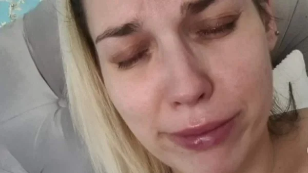 «Νοιώθω ότι θα καταρρεύσω...» - Το ηχηρό "γροθιά" στο στομάχι μήνυμα της Μαντώς Γαστεράτου σε όλες τις μανούλες