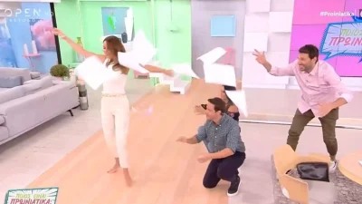 Το ξυπόλυτο ζεϊμπέκικο της Μπέττυς Μαγγίρα στον αέρα του OPEN - Μεράκλωσε το πάνελ και χειροκροτούσε