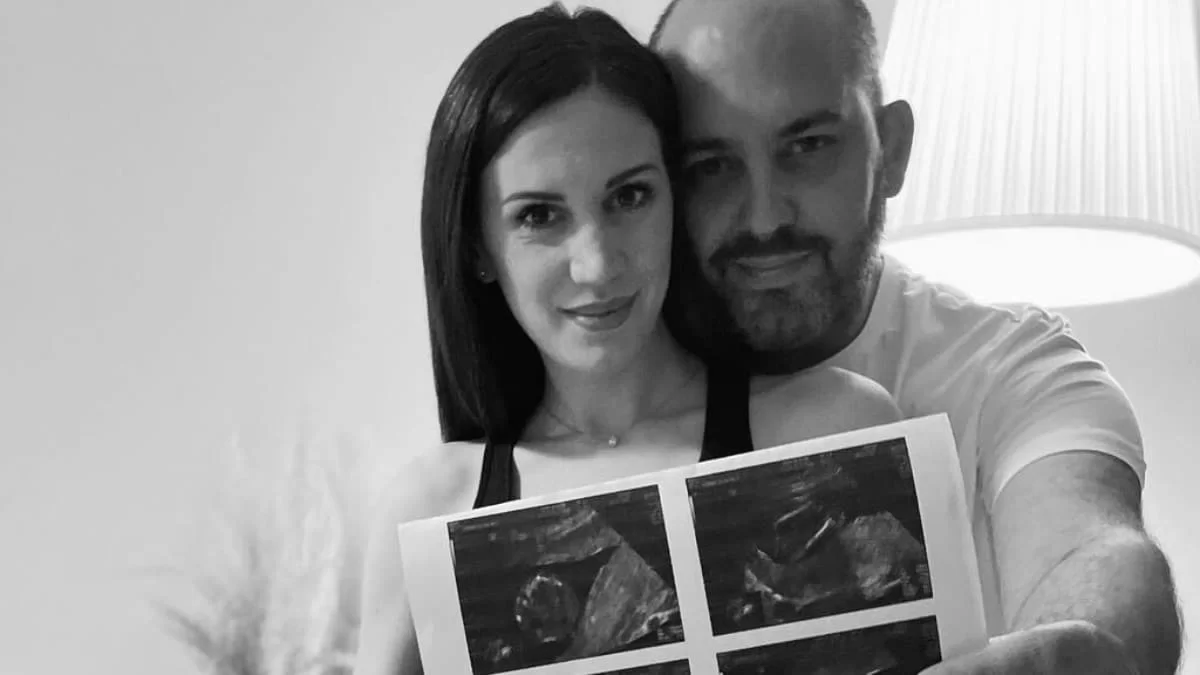 Στο μαιευτήριο ο Μάνος Μαγιάτης με τη σύζυγό του - Έρχεται από λεπτό σε λεπτό το μωράκι τους