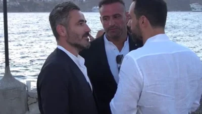 Βίντεο ντοκουμέντο από την βάφτιση των διδύμων - Η στιγμή που ο Τανιμανίδης πλησιάζει τον Μαυρίδη