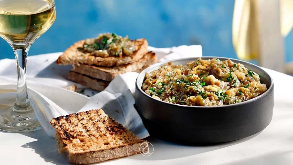 Βαρέθηκες να την τρως τηγανιτή; - Βάλε τη μελιτζάνα στη σαλάτα σου