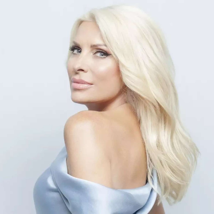 Έτοιμη για την πρεμιέρα της η Ελένη Μενεγάκη