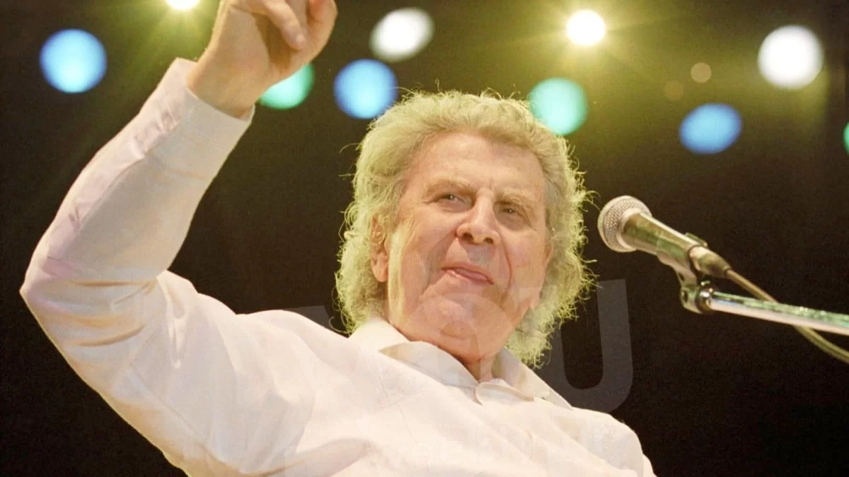 Συγκίνηση ένα χρόνο μετά τον θάνατο του Μίκη Θεοδωράκη - Με μουσική και τραγούδι στο μνημόσυνό του