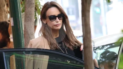 Ατύχημα για την Μπέττυ Μαγγίρα - Τράκαρε την ώρα που πήγαινε την κόρη της σχολείο