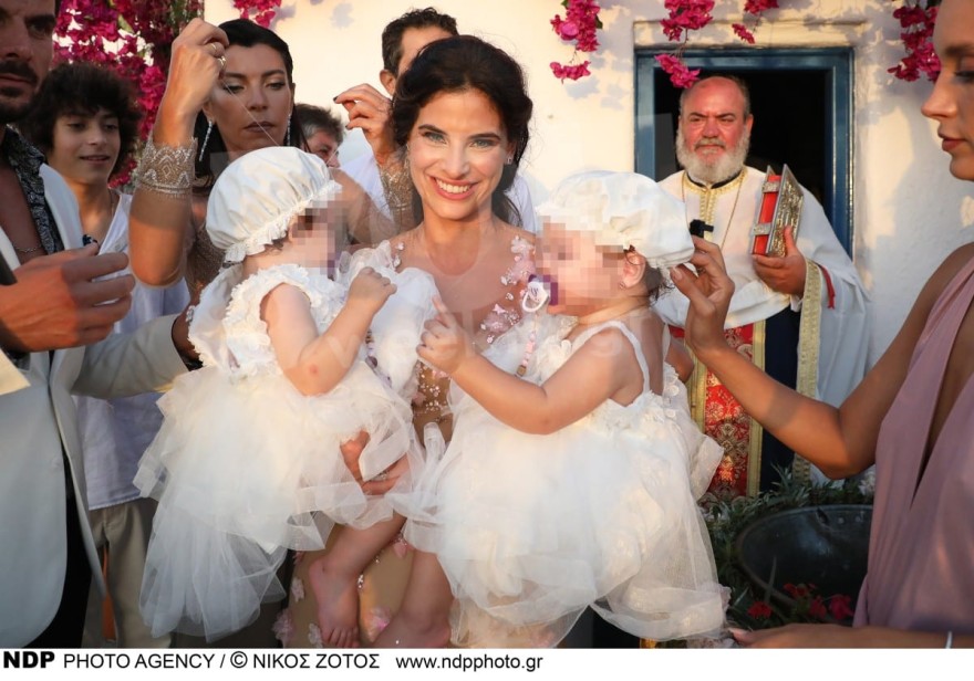 Αποκλειστική φωτογραφία Μπόμπα με τις κόρες της