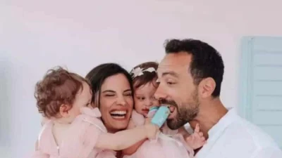 Ξεσάλωμα στην άμμο για τις δίδυμες των Μπόμπα και Τανιμανίδη πριν από τη βάπτιση - Η φωτογραφία τους που ''έριξε'' το Instagram