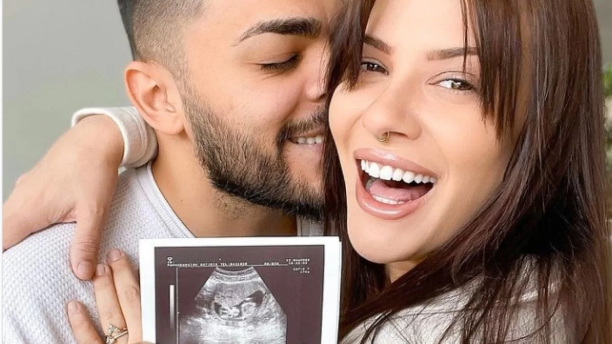 Γονείς για πρώτη φορά η Λάουρα Νάργες και ο Χρήστος Σαντικάι - Η τρυφερή φωτογραφία μέσα από το μαιευτήριο