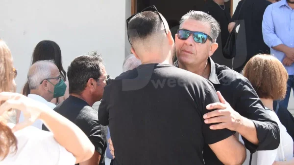 "Τσακίζει" κόκαλα ο πατέρας του Mad Clip στο ετήσιο μνημόσυνο του - Αποκλειστικές φωτογραφίες