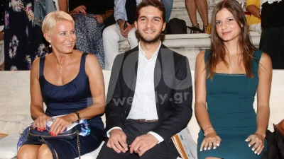 Με τα δίδυμα σε βραδινή έξοδο αλλά χωρίς τον Κώστα Καραμανλή - Τράβηξε όλα τα βλέμματα η Νατάσα Παζαΐτη