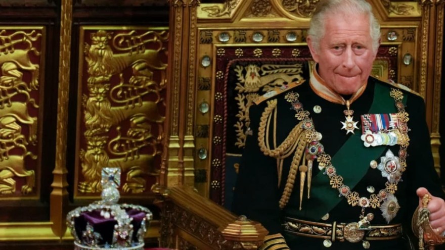 Ποιος είναι ο βασιλιάς του Ηνωμένου Βασιλείου μετά τον θάνατο της Ελισάβετ