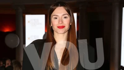 Zωγραφισμένος όλος ο τοίχος στο χέρι - Η Σιαμπάνη ετοιμάζει τις τελευταίες λεπτομέρειες του παιδικού δωματίου