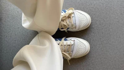 Τα sneakers παίρνουν τη θέση των καλοκαιρινών παπουτσιών - 4 τρόποι να τα συνδυάσεις σύμφωνα με τα τελευταία fashion trends