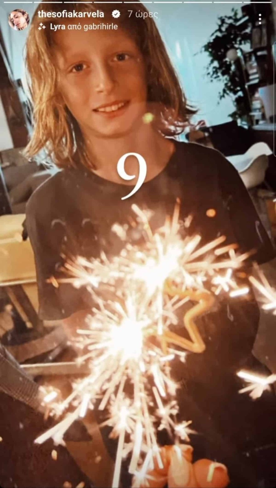 Ο Νίκος Πανουργιάς σβήνει 9 κεράκια για τα γενέθλιά του