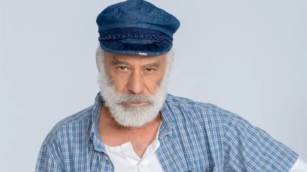 Εκτός υπηρεσίας 20/9: Ο Σβίγγος διαπιστώνει ότι τα κόκκαλα από το κουτί του έχουν κάνει φτερά