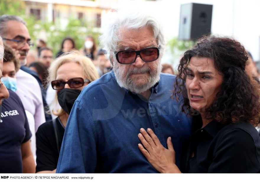 Τζένη Κολλιά στο τελευταίο αντίο του Καζάκου