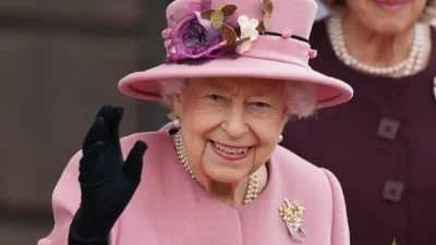 Βασίλισσα Ελισάβετ: Ο πραγματικός λόγος που φορούσε πάντα καπέλο - 15 αξέχαστες εμφανίσεις της