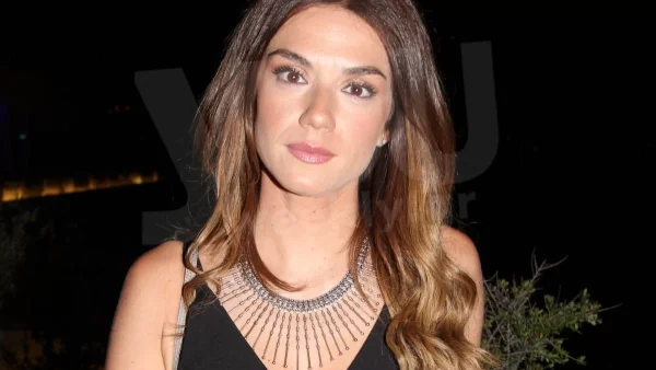 Της έπαιρνε ο αέρας τα μαλλιά πάνω στο καράβι - Το πραγματικό πρόσωπο της Βάσως Λασκαράκη χωρίς ίχνος μακιγιάζ