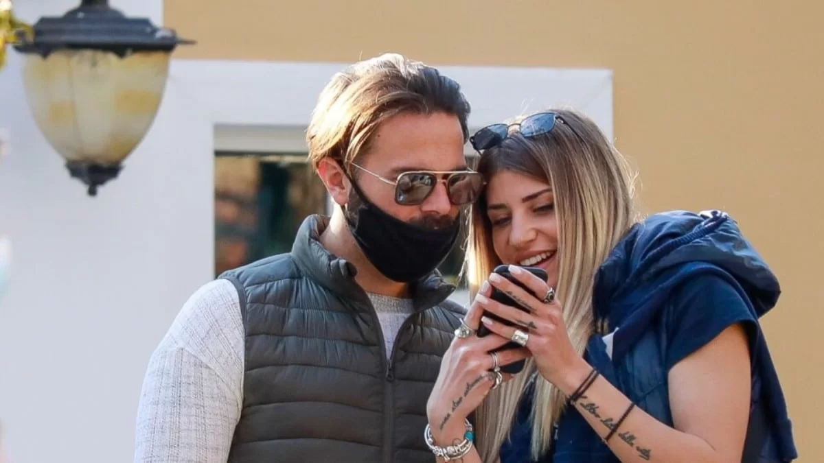 "Όλα τα όνειρά σας..." - Η συγκινητική ευχή που έλαβαν Αναστασία Δεληγιάννη και Ηλίας Βρεττός μετά τον γάμο τους