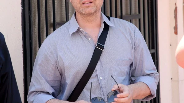 «Ήμουν πολύ ωραίο αγόρι και συνέβη» - Σοκάρει γνωστός ηθοποιός με τις αποκαλύψεις του για σεξουαλική παρενόχληση στο θέατρο