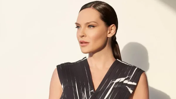 Μέσα σε 24 ώρες στο Μιλάνο, άλλαξε 4 σύνολα - Το εμβληματικό στυλ της Υβόννης Μπόσνιακ