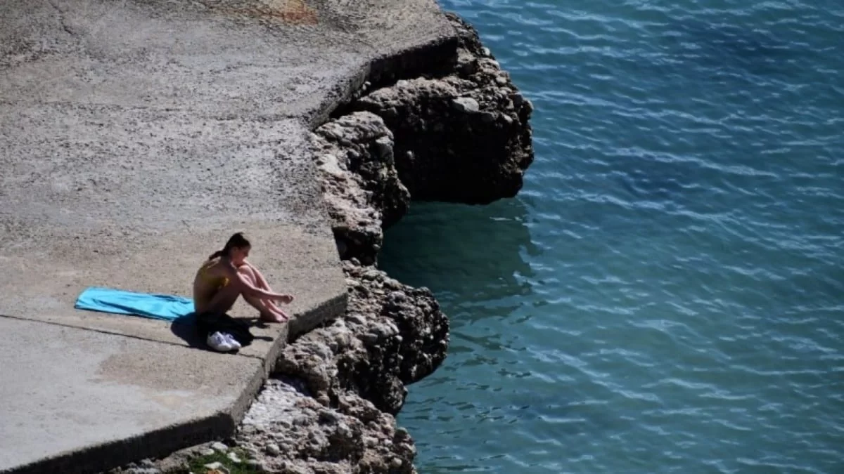 Αίθριος ο καιρός σήμερα 26/10 - Σε ποιες περιοχές θα "χτυπήσει" για τα καλά το γαϊδουροκαλόκαιρο