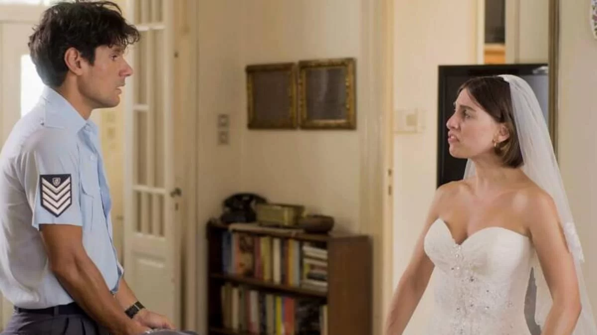 Εκτός Υπηρεσίας (25/10): Η Σωτηρία αποκαλύπτει ότι ο Μένιος είναι ερωτευμένος με τη Λίζα