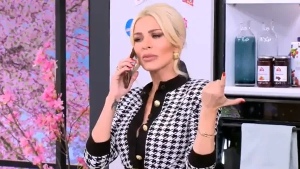 «Έχω εκπομπή, δεν με έχεις δει ποτέ;» - Το απρόσμενο τηλεφώνημα που δέχτηκε η Καινούργιου στον αέρα της Super Κατερίνας