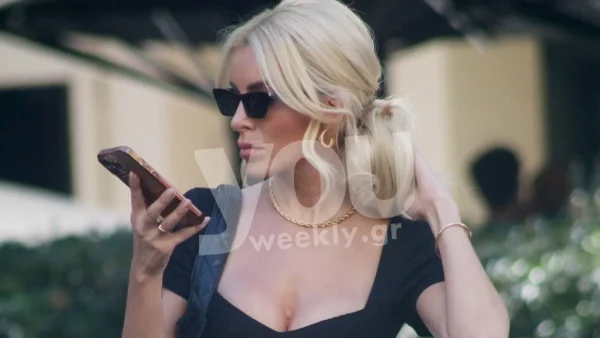 Η Saint Laurent τσάντα της Κατερίνας Καινούργιου κοστίζει 3.500 ευρώ και την κράτησε στο κέντρο της Αθήνας