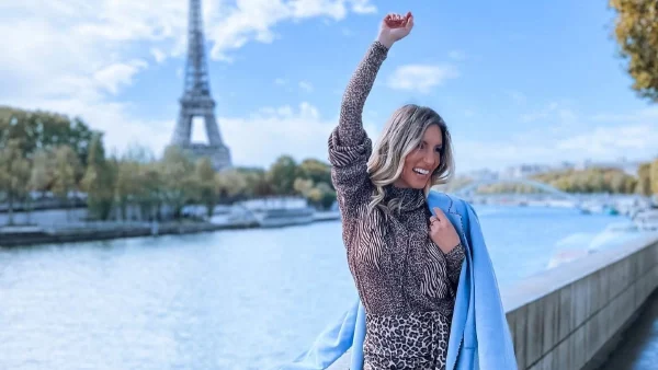 Parisian Chic: Δημιούργησε το μακιγιάζ της Αθηνάς Οικονομάκου στην Εβδομάδα Μόδας στο Παρίσι