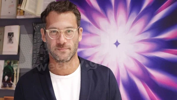 «Λογοκρίνεται το γυναικείο στήθος ή ένα αντρικό σώμα...» - Ξέσπασε ο Αντίνοος Αλμπάνης