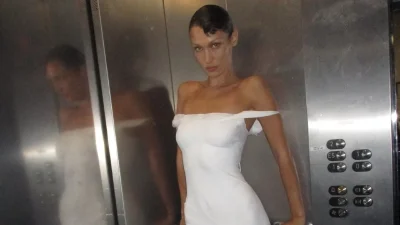 Σίγουρα το έχεις και εσύ: Αυτό είναι το αξεσουάρ που η Bella Hadid προσθέτει σε όλα τα casual looks της