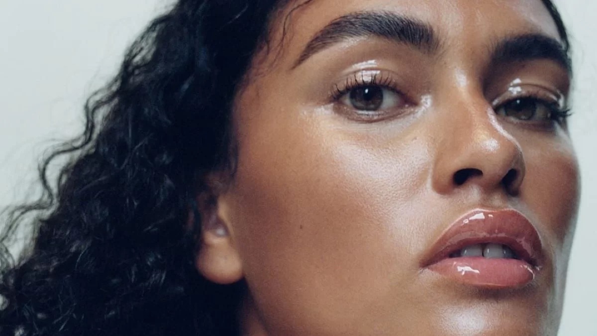 Απόκτησε το νέο υγρό κραγιόν με vinyl τελείωμα!