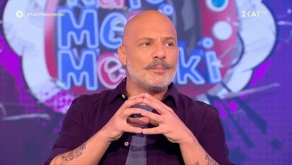 «Θα πάρουμε μία απόφαση όλοι μαζί...» - Αμηχανία στον αέρα του ΣΚΑΪ με την έναρξη του Νίκου Μουτσινά