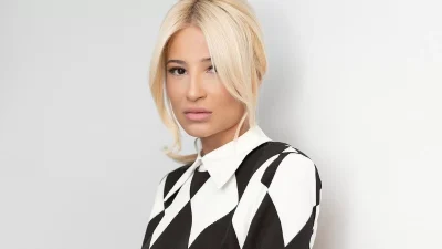 60s is back: Μαλλιά και μακιγιάζ σαν της Φαίη Σκορδά - Τα προϊόντα που θα χρειαστείς