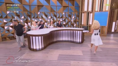 Σάστισε και έφυγε από το πλατό με το που την είδε ο Σάββας Πούμπουρας - Αποθεώθηκε η Ελένη Μενεγάκη με την είσοδό της