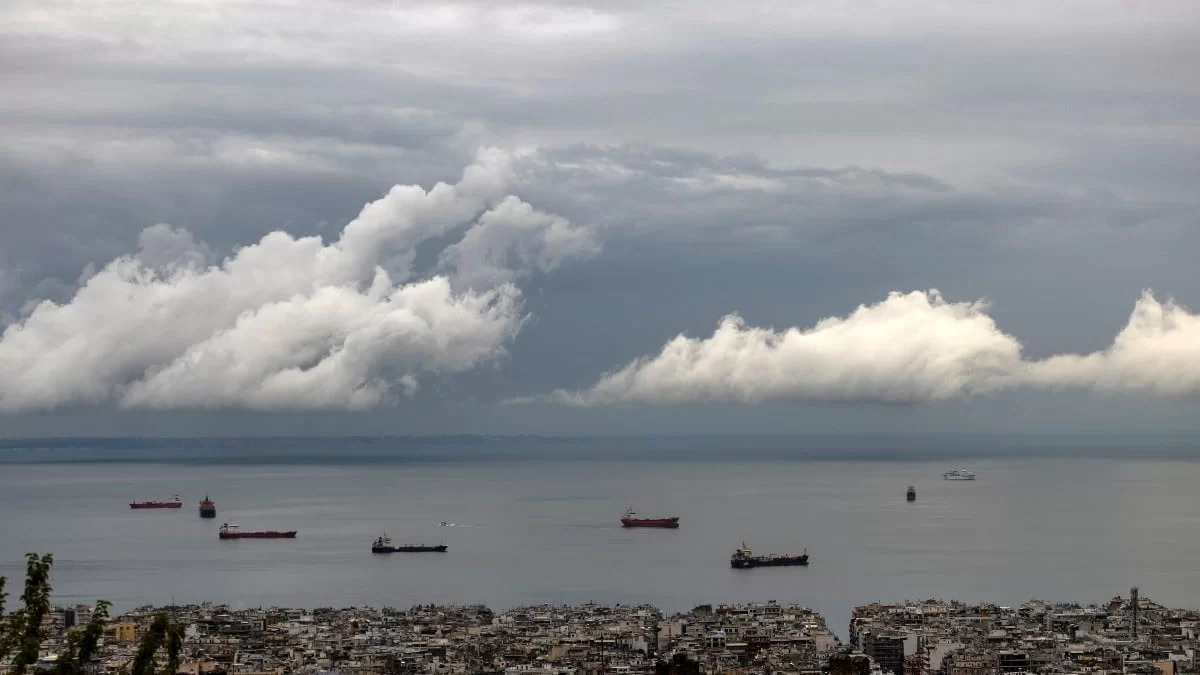 Καιρός 15/10: Που θα "χτυπήσει" μέσα στις επόμενες ώρες η κακοκαιρία - Αυτές οι περιοχές πρέπει να προσέχουν