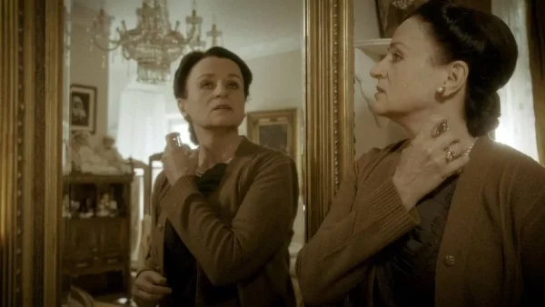 Φλόγα και άνεμος: Η Όλγα προσπαθεί να βρει κάτι να τη βοηθήσει να «διαλέξει» τη ζωή