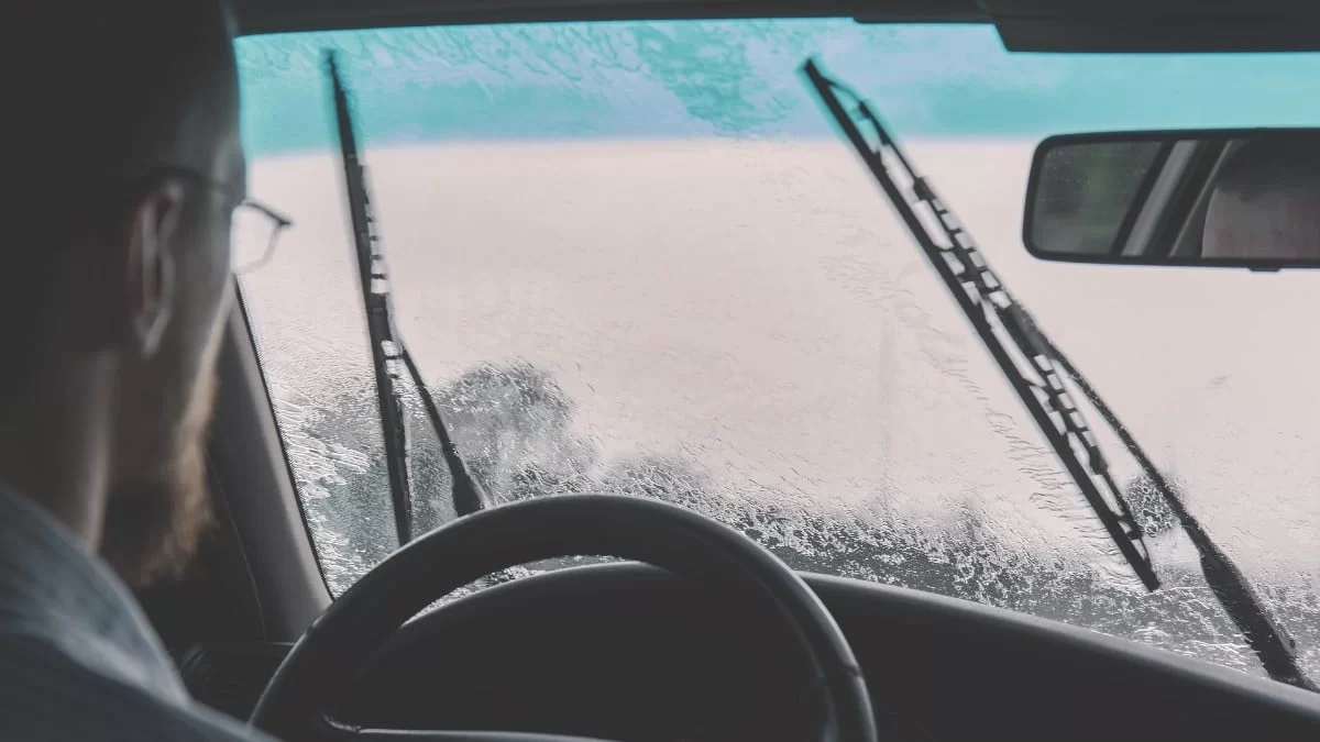 Εξοικονομήστε χρήματα με έξυπνο τρόπο: Καθαρίστε τους υαλοκαθαριστήρες του αυτοκινήτου με μαγειρική σόδα και...