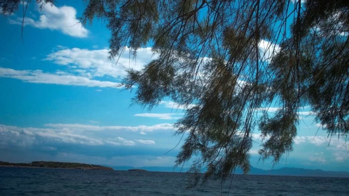 Καιρός 1/10: Στα ύψη η θερμοκρασία - Που θα βρέξει πρώτη του μήνα;