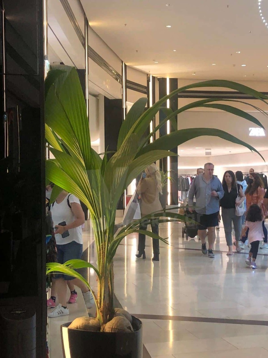 Κατερίνα Καινούργιου σε εμπορικό κέντρο