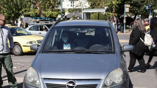 Κολωνός: «Μαμά, όχι, όχι, σε παρακαλώ» - Πλάνταξαν στο κλάμα τα παιδιά της μητέρας της 12χρονης μετά την προφυλάκισή της