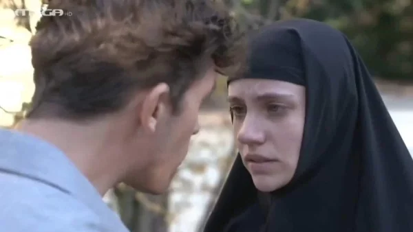 Μαύρο Ρόδο:«Με τα κρεμμυδάκια θα σε κάνει ο Καστρινός» - Το Twitter ξενέρωσε με την επική χαλάστρα του Γεράσιμου στον Πέτρο