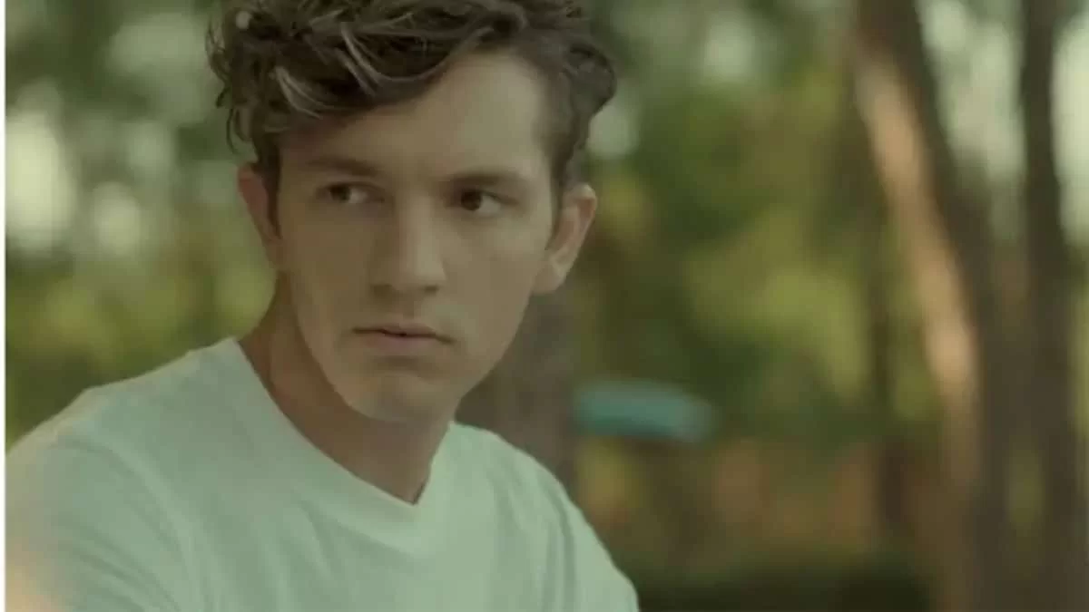 Μαύρο Ρόδο: Εμφανίστηκε γυμνός και αποθεώθηκε από το Twitter ο Μιχαήλ Ταμπακάκης - «Μέχρι και καλόγρια κολάζει»