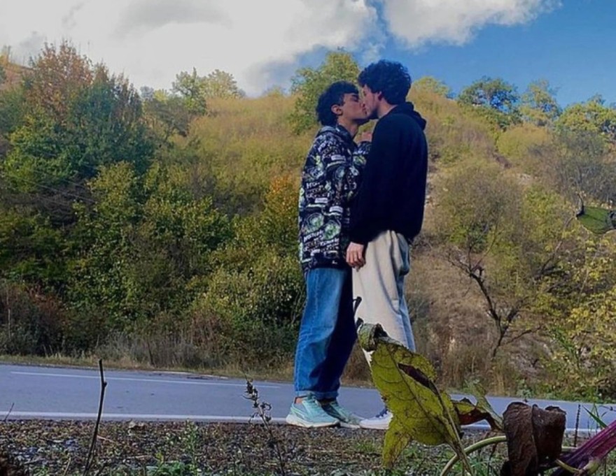 Δανάη Μπάρκα ανάρτηση