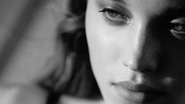 To νέο άρωμα της σειράς Narciso είναι γεμάτο φως!