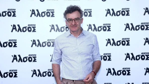 Στο φως σπάνια φωτογραφία του Νίκου Ορφανού με τον γιο του - Μοιάζουν σαν δυο σταγόνες νερό