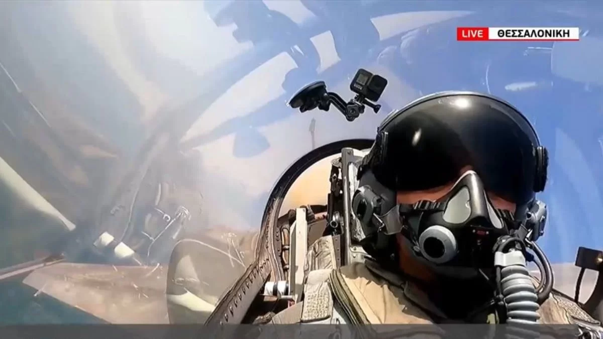 28η Οκτωβρίου: «Τιμή σε εκείνους όπου...» - Συγκίνηση με τον πιλότο F16 που πέταξε πάνω από την Θεσσαλονίκη